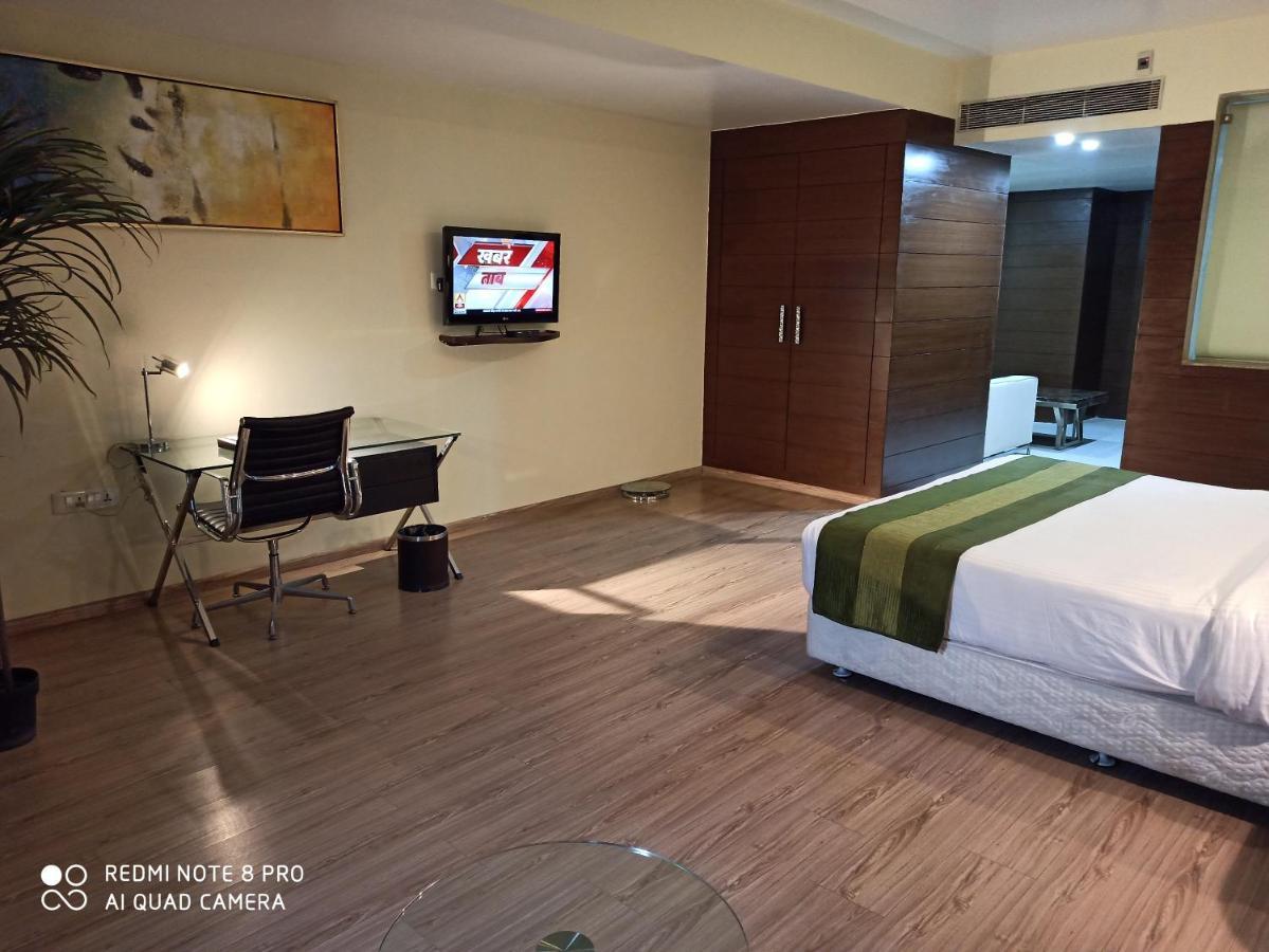 Hotel Patliputra Exotica Патна Екстериор снимка