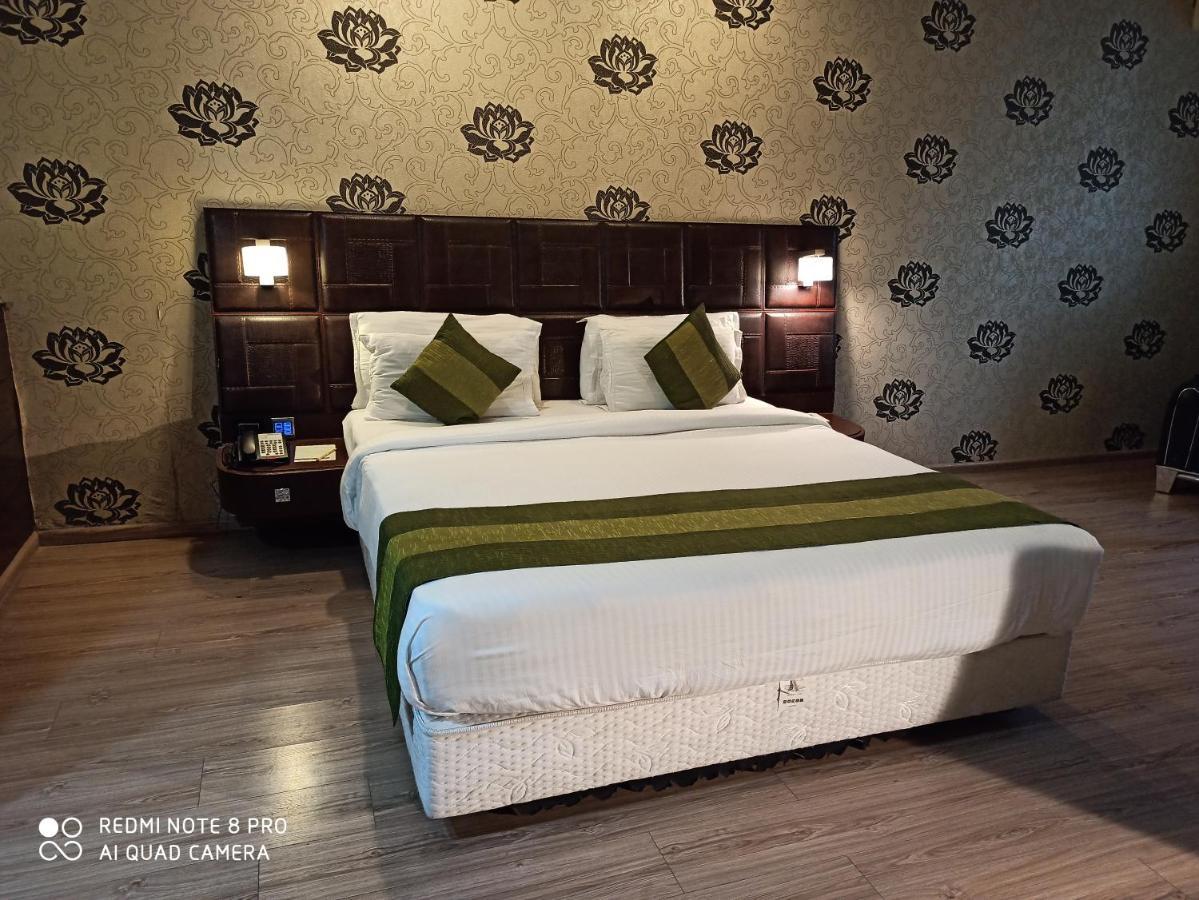 Hotel Patliputra Exotica Патна Екстериор снимка