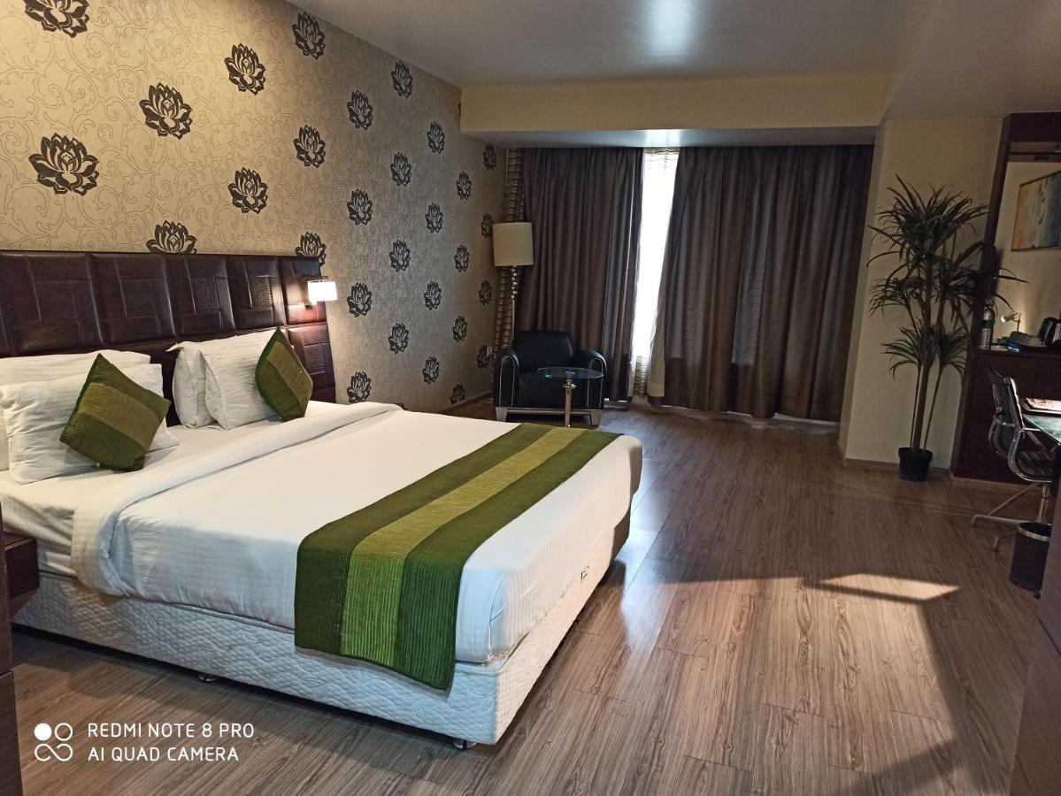 Hotel Patliputra Exotica Патна Екстериор снимка
