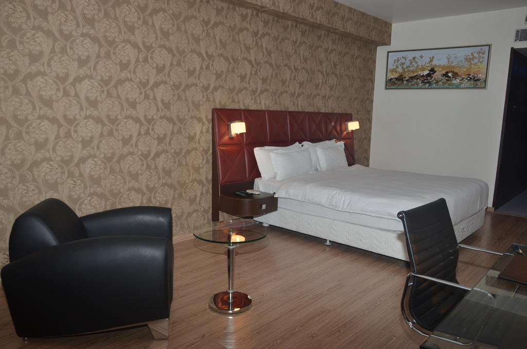 Hotel Patliputra Exotica Патна Стая снимка