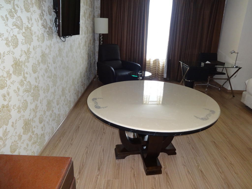 Hotel Patliputra Exotica Патна Екстериор снимка
