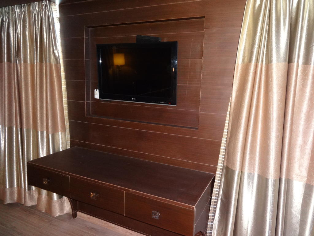 Hotel Patliputra Exotica Патна Екстериор снимка