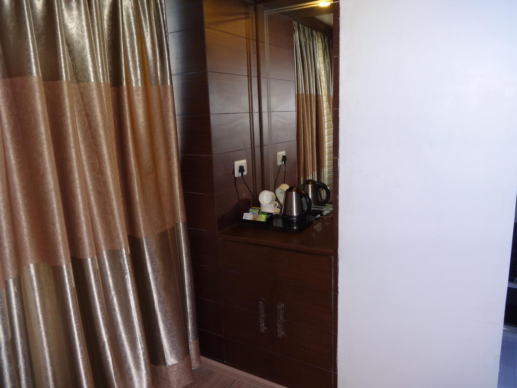 Hotel Patliputra Exotica Патна Екстериор снимка