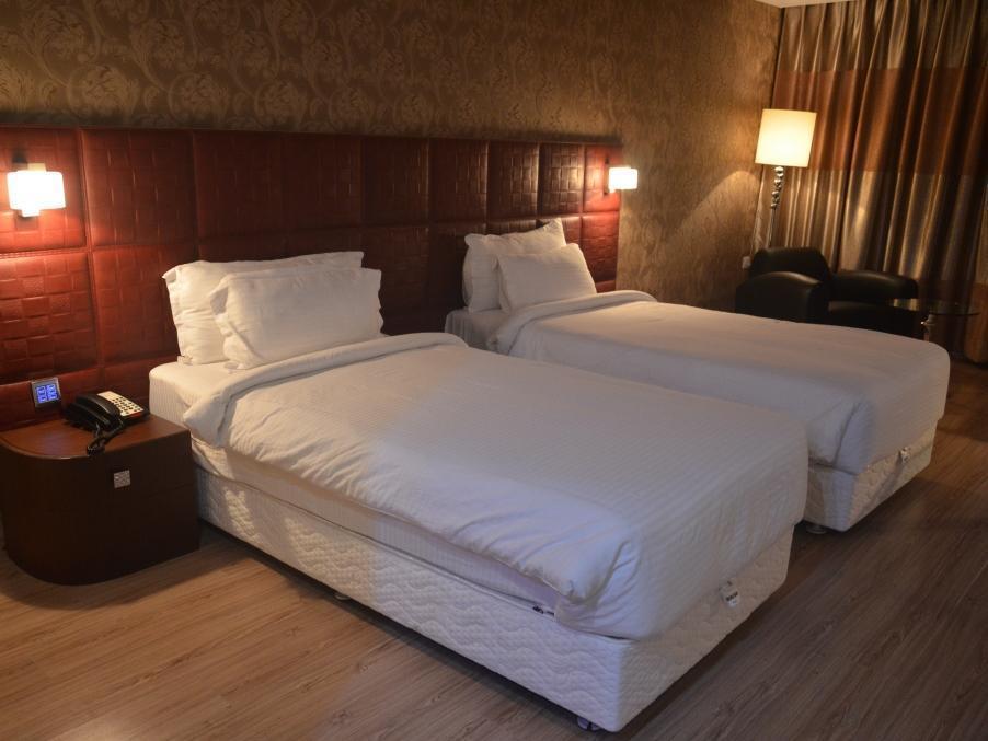 Hotel Patliputra Exotica Патна Екстериор снимка