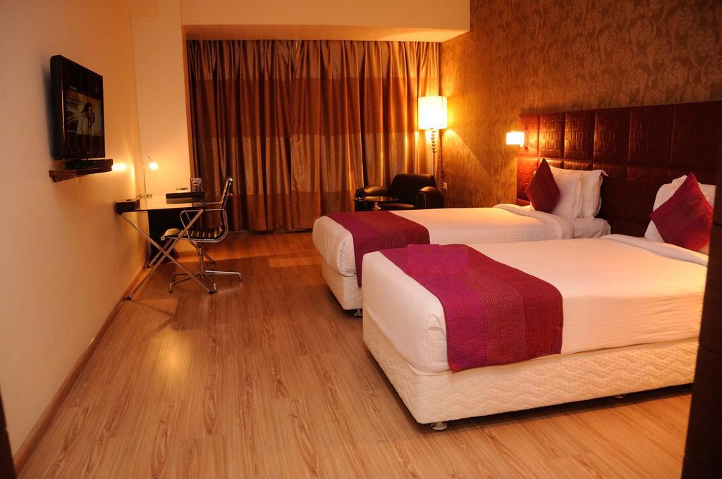 Hotel Patliputra Exotica Патна Екстериор снимка